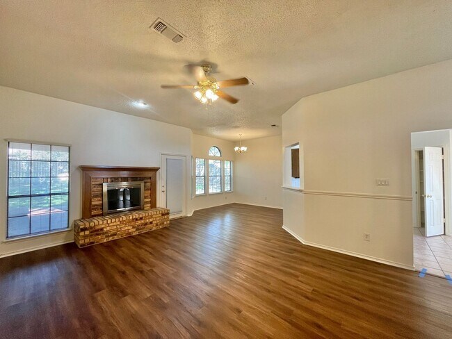 Foto del edificio - Viewable March 8th!  Pets Accepted!