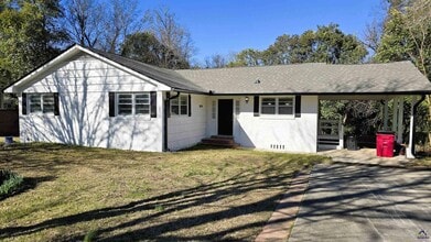 Building Photo - 2819 Northwoods Dr N