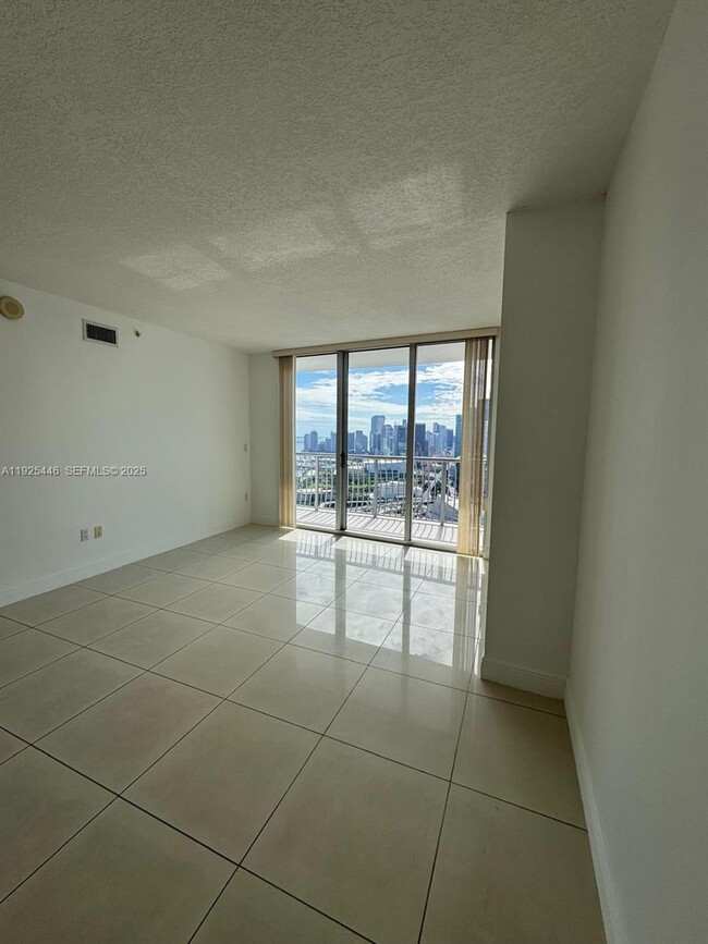 Foto del edificio - 1750 N Bayshore Dr