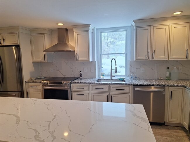 Foto del edificio - 48 Gee Ave