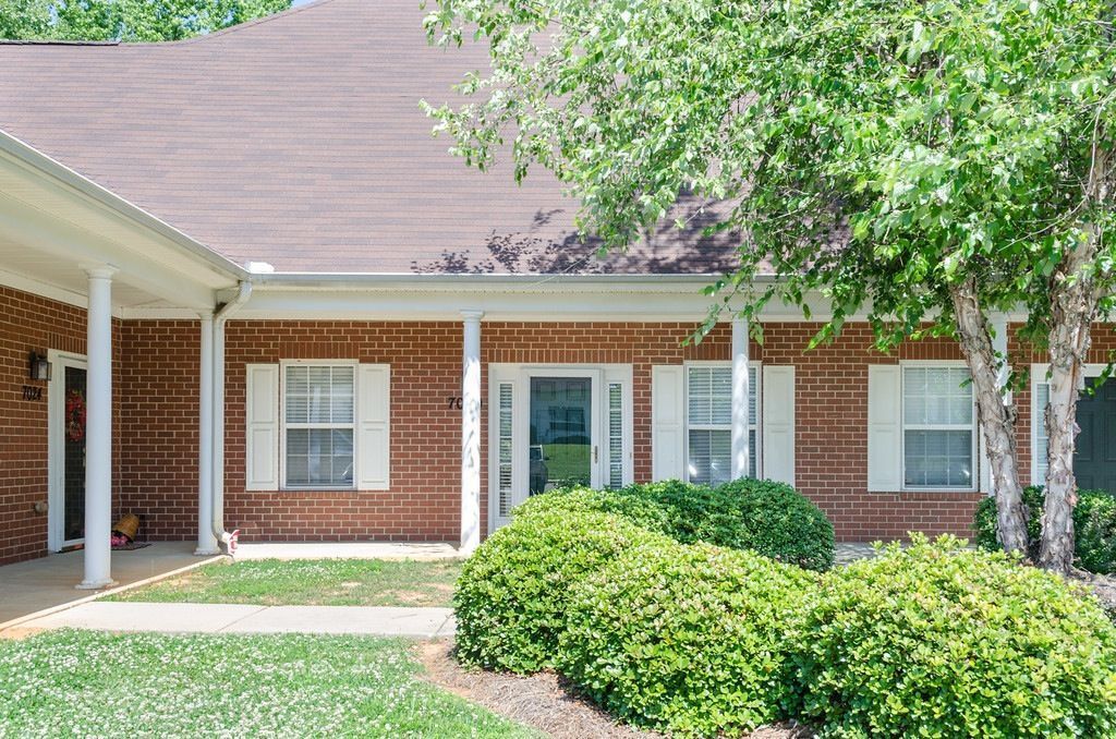 Primary Photo - 7020 Somerset Springs