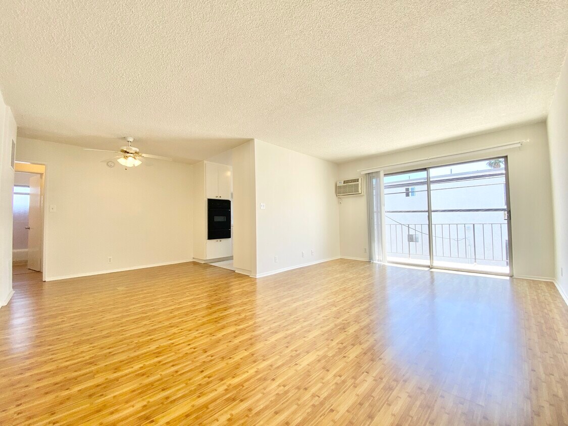 Primary Photo - 10206 Regent St