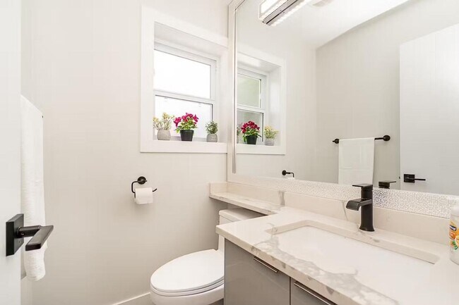 Building Photo - 11553-11583 83 Ave