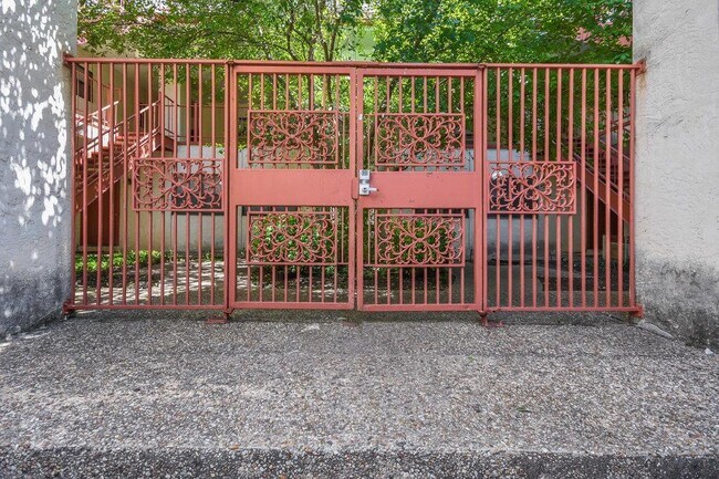 Foto del edificio - 706 W 22nd St