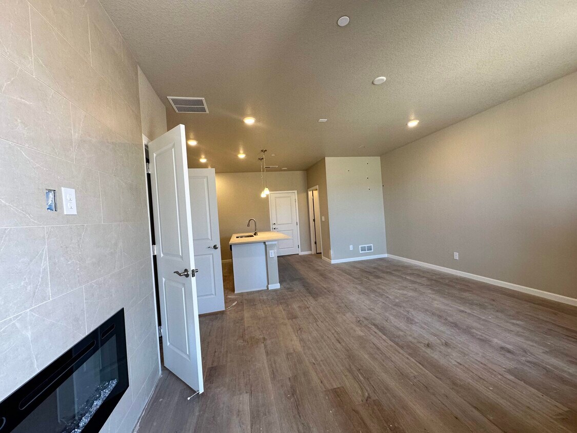 403 Millwall Cir, Castle Pines, CO 80108 Townhome Rentals in Castle