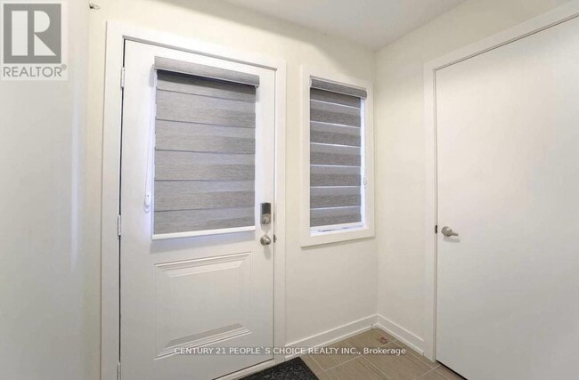 Photo du bâtiment - 590 N Service Rd