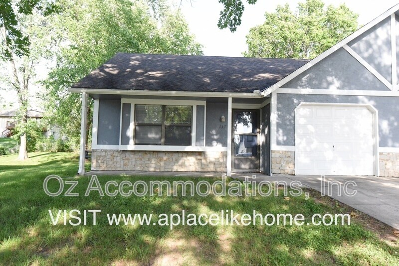 Primary Photo - 117 SE Greystone Dr