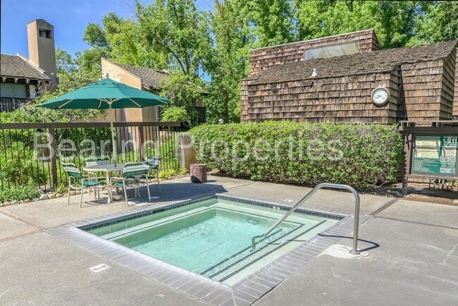 Foto del edificio - 894 Woodside Ln E