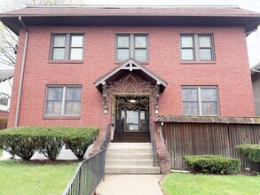 Building Photo - 329 Main St
