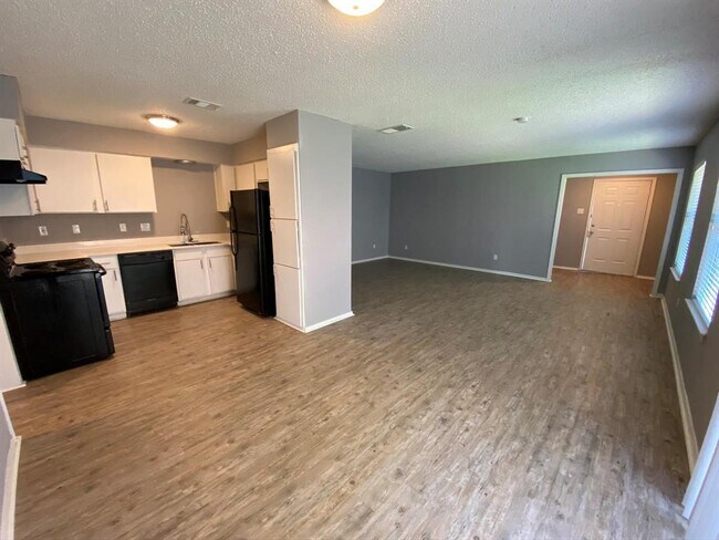 Building Photo - 9012 Greenmound Ave