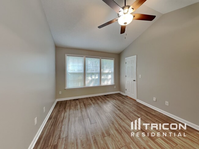Foto del edificio - 7205 Spanglers Spring Way