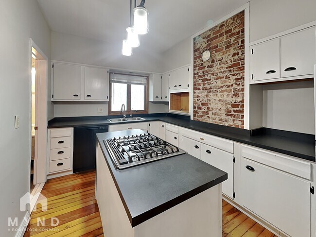 Building Photo - 215 Wilson Ave