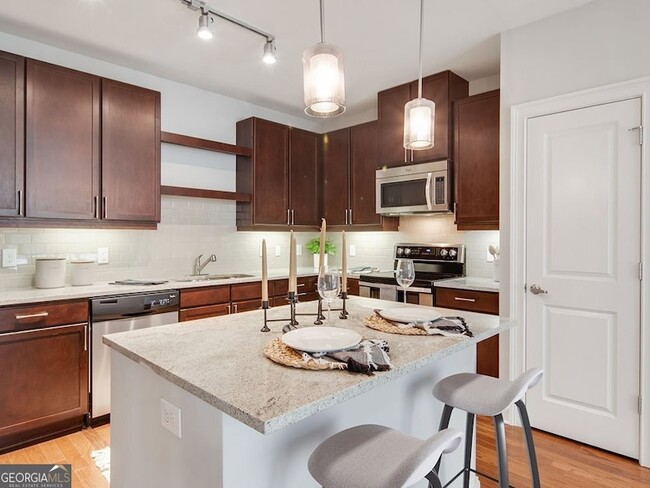 Foto del edificio - 92 W Paces Ferry Rd NW