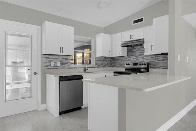 Building Photo - 3207 Sherry Dr