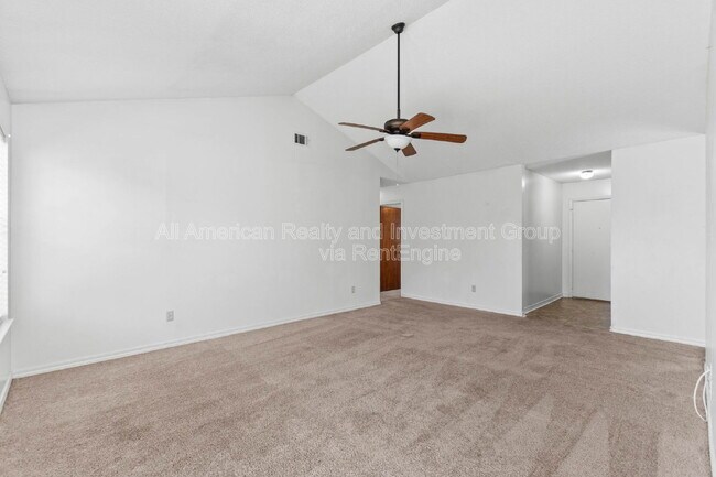 Foto del edificio - 1925 Estival St