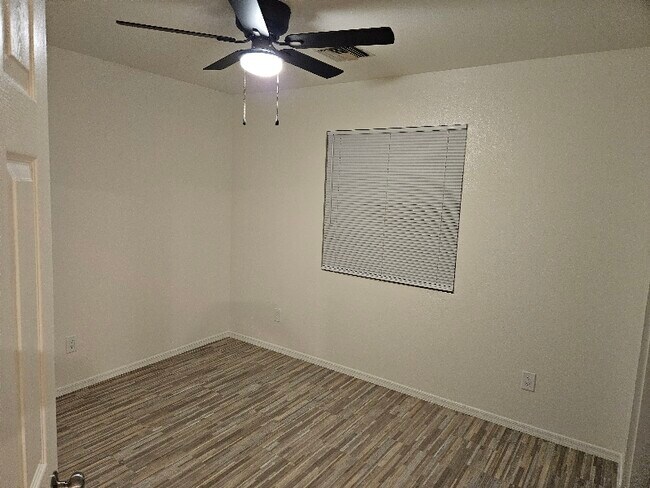 Building Photo - 3440 Sunriver Rd