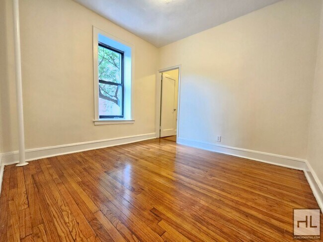 Foto del edificio - Bright 2-Bedroom Corner Unit in Murray Hil...