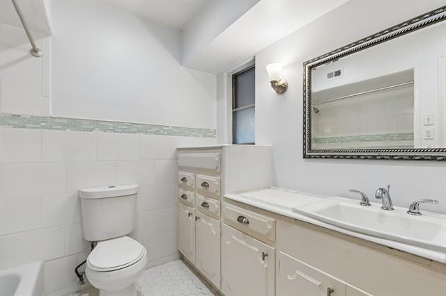 Foto del edificio - 6311 E Lovers Ln