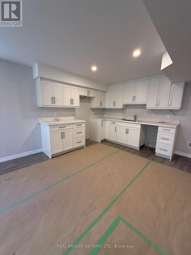 Building Photo - 33 Braeburn St