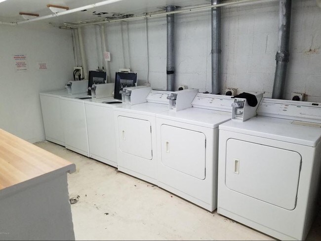 Foto del interior - 702 S Gillette Ave S
