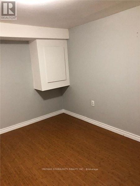 Photo du bâtiment - 8890-8890 Sheppard Ave E