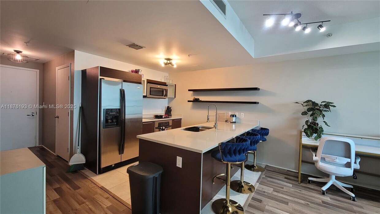 Foto principal - 1900 N Bayshore Dr