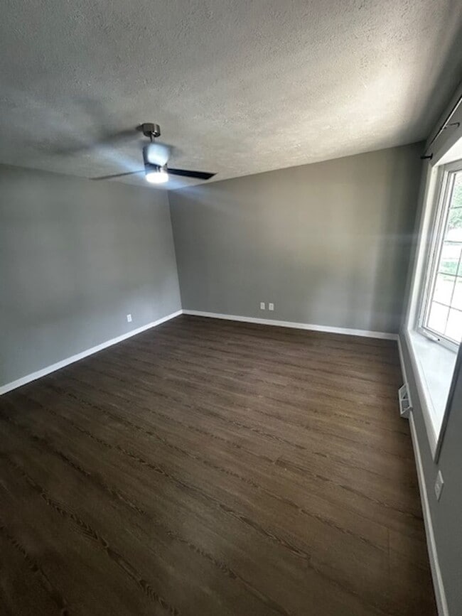 Foto del edificio - 27 Nottingham Dr