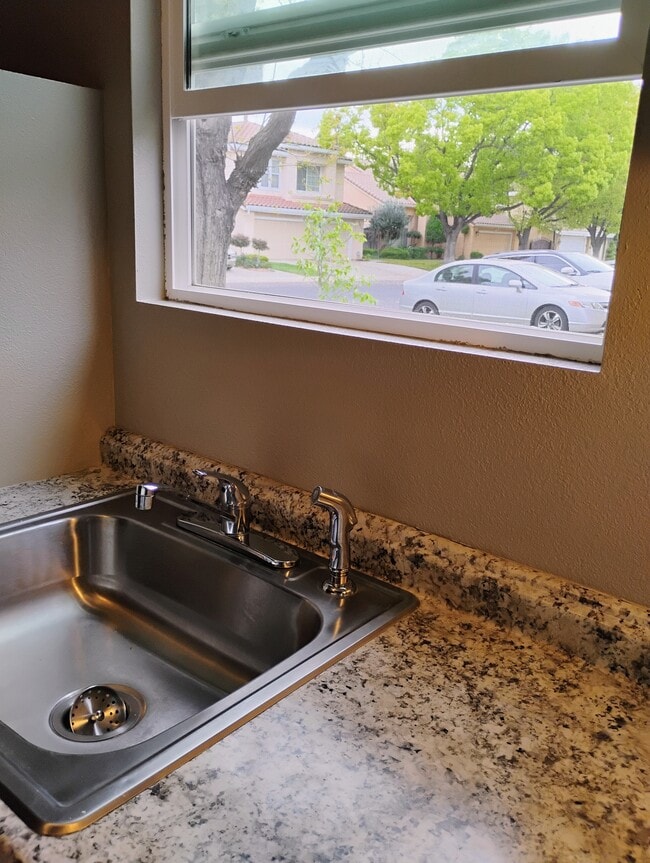 Foto del edificio - 3608 Balfour Ln