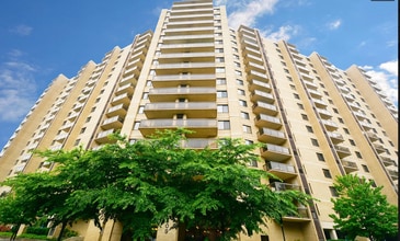 Building Photo - 309 Yoakum Pkwy