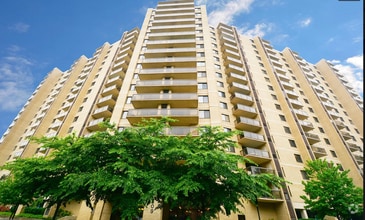 Building Photo - 309 Yoakum Pkwy