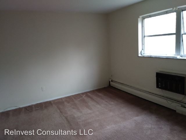 Building Photo - 2350 Beechmont Ave