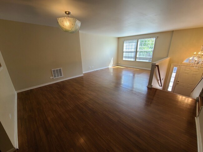 Foto del edificio - 550 Conservatory Ln