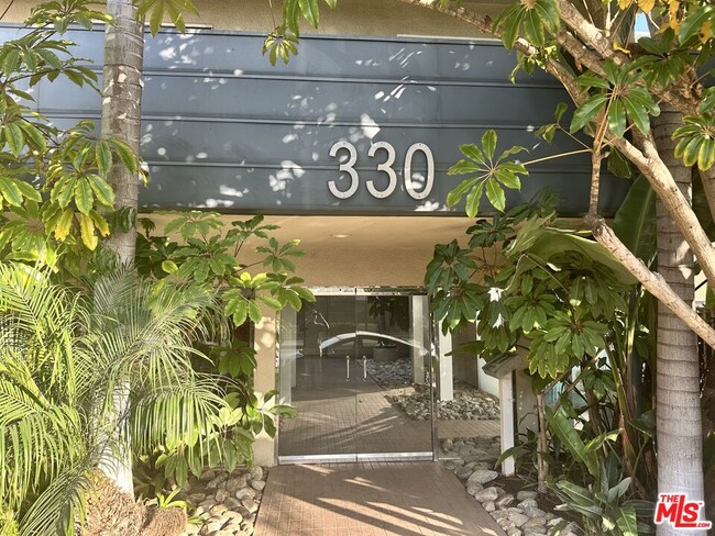 Foto del edificio - 330 S Barrington Ave