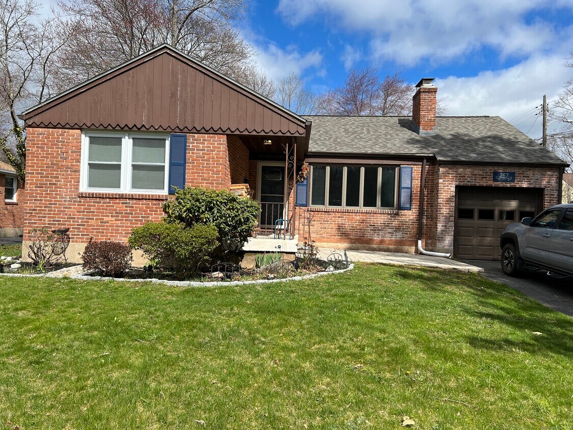 Primary Photo - 267 Crest St