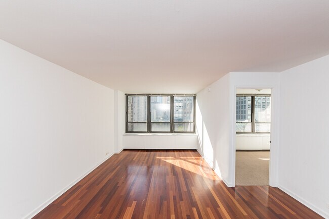 Foto del edificio - 222 E Pearson St