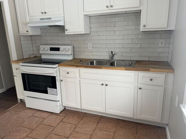 Foto del edificio - Charming 3-Bedroom Ranch