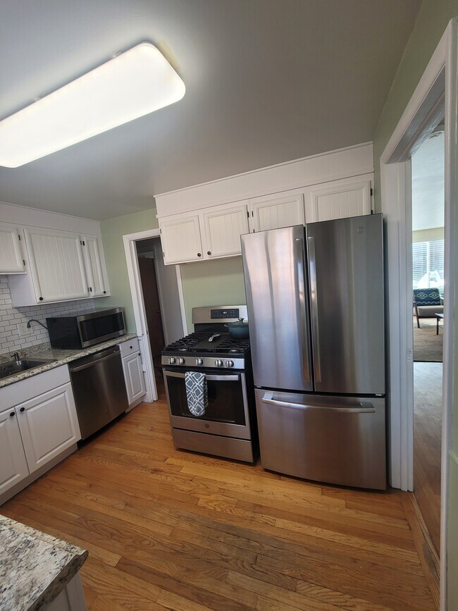 Building Photo - 978 Kenton St