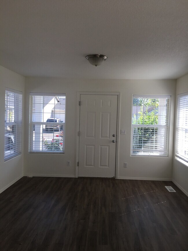 Foto del edificio - 3 Br 2 bath REMODELED in 2017. Cottage Dup...