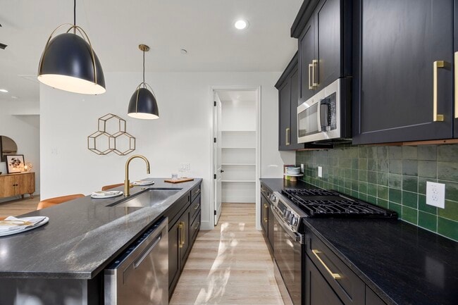 Foto del edificio - 4611 Dewberry St