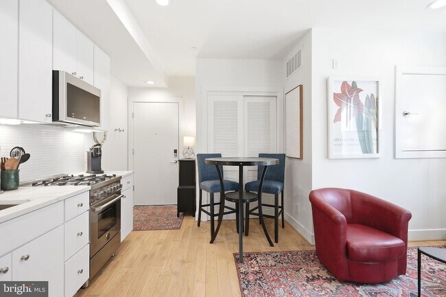 Foto del edificio - 1775 Swann St NW