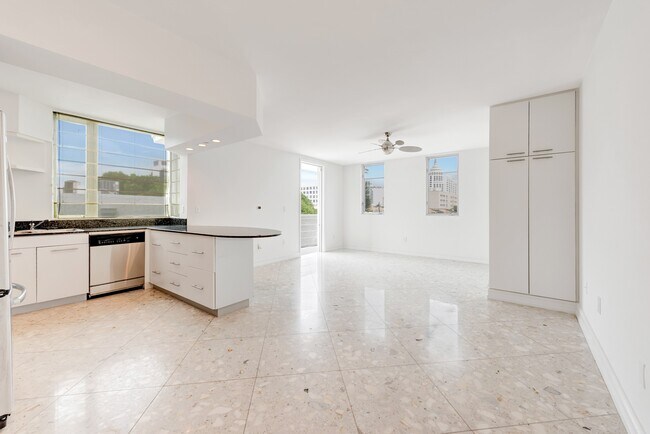 Building Photo - 1532 Drexel Ave