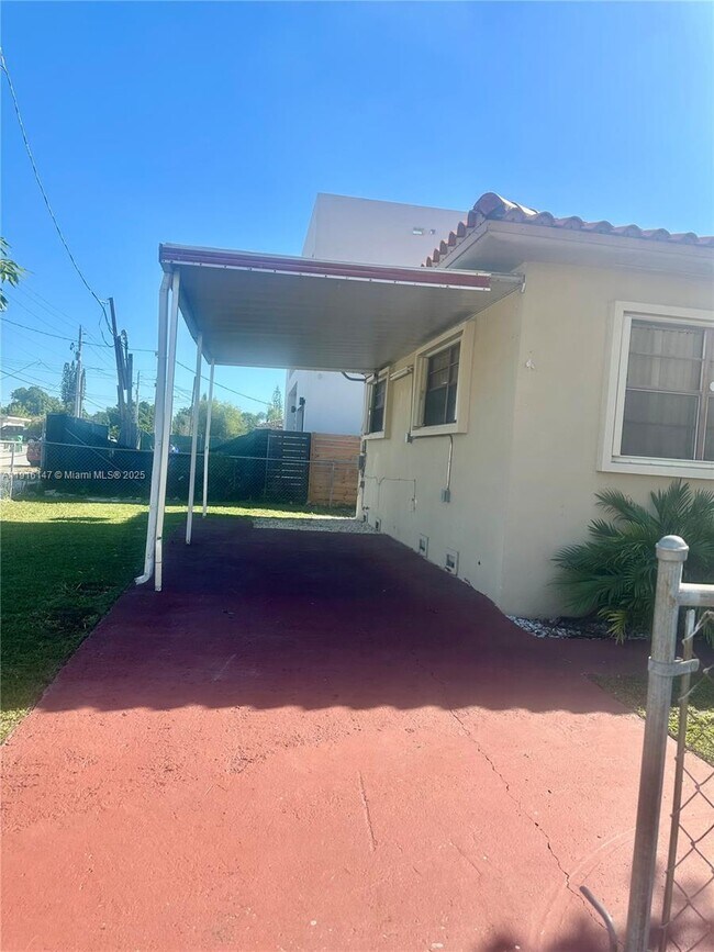 Foto del edificio - 1801 SW 25th Ave