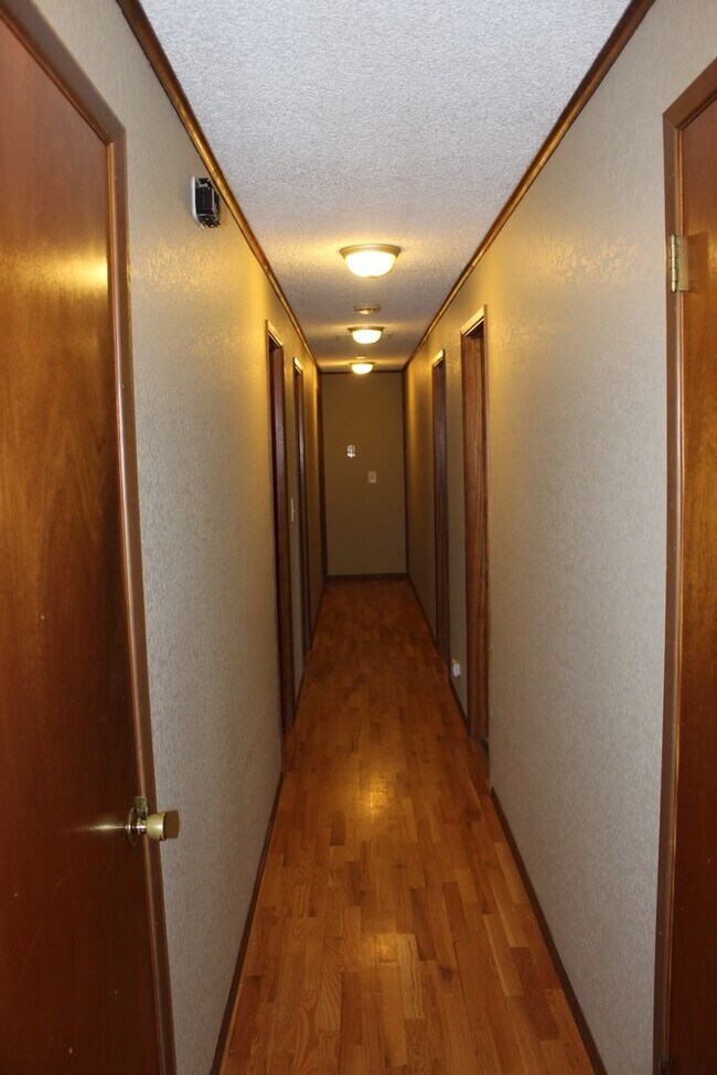 Foto del edificio - Beautiful 4 bedroom Rambler home with shop...