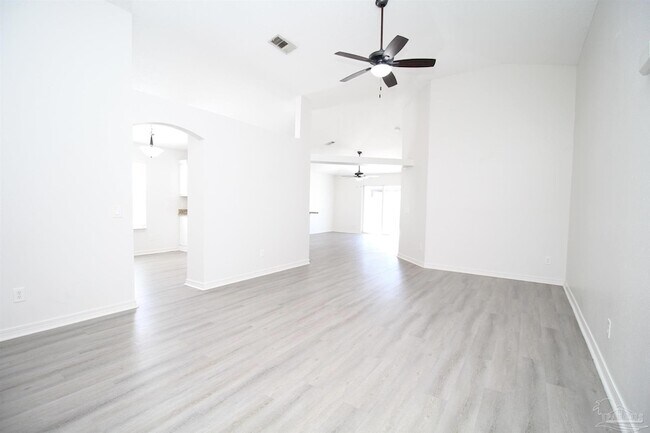 Foto del edificio - 5865 Dandelion Ln