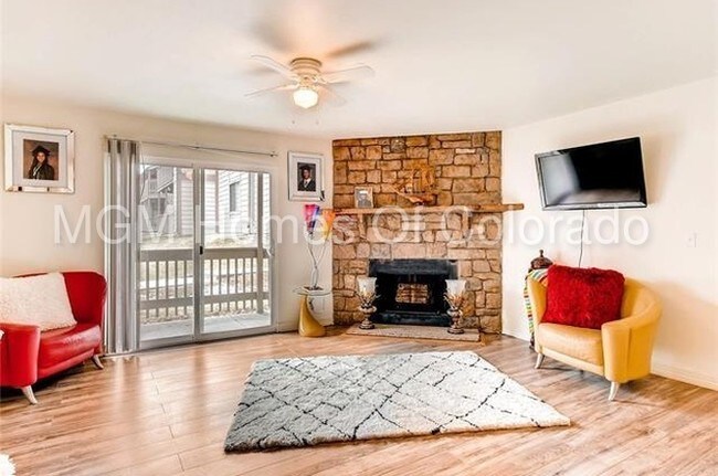 Building Photo - Nice Remodeled 3 Bed Condo