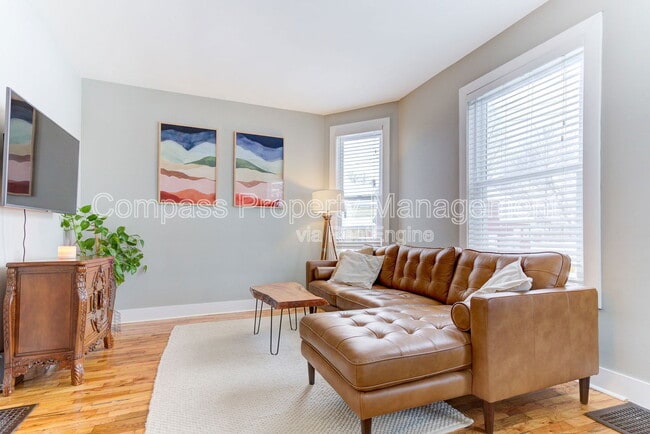 Building Photo - 328 Visser Pl SE