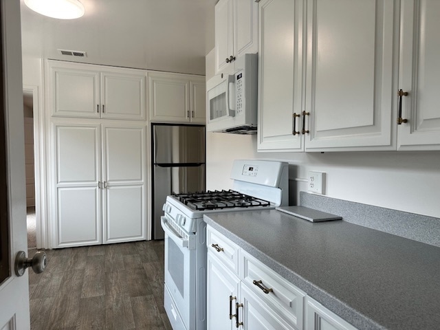 Kitchen from Garage - 2650 Fleetwood Dr