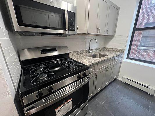 Foto del edificio - 2 bedroom in BRONX NY 10452