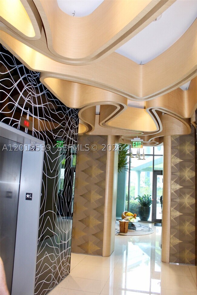 Foto del edificio - 501 NE 31st St