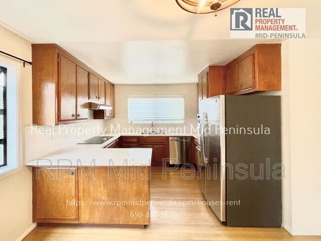 Foto del edificio - 900 Crestview Dr